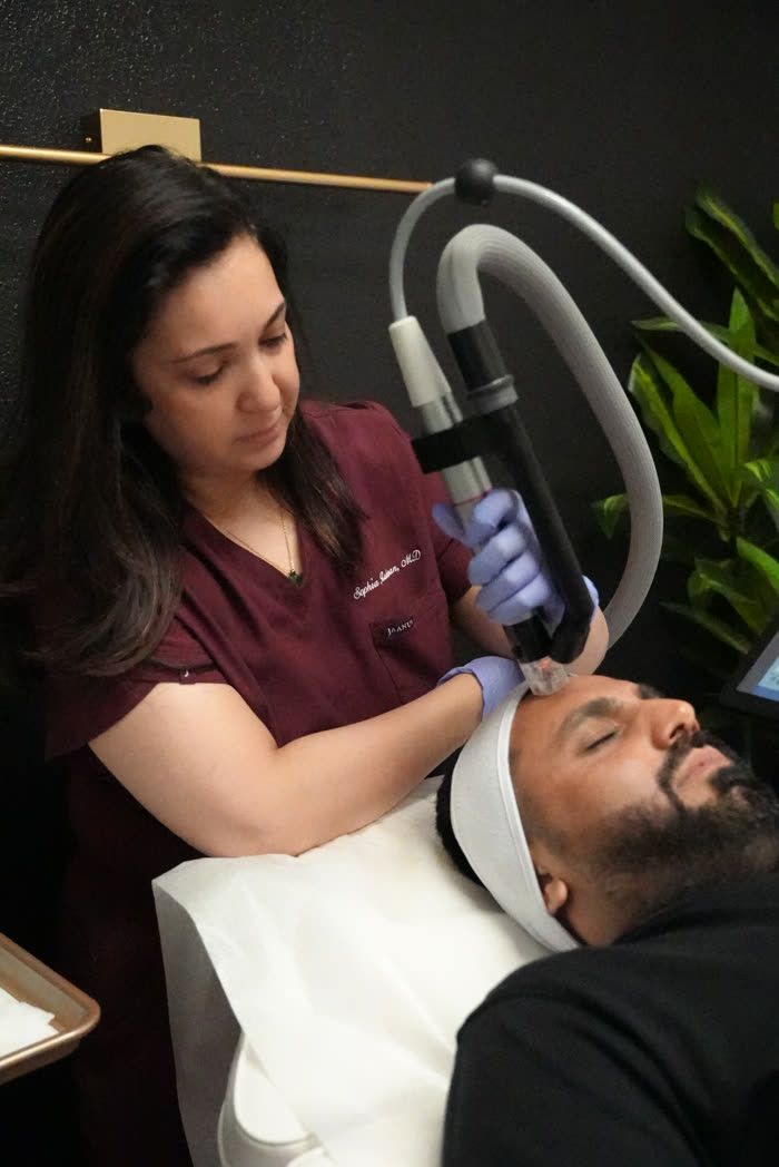 Dr. Rahman performing an aesthetic treatment
